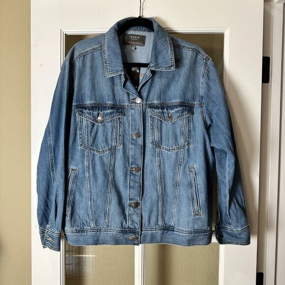 NEW NWT Torrid Julliard Denim Relaxed FIt Trucker Jacket Size 12 / Large - Picture 2 of 9